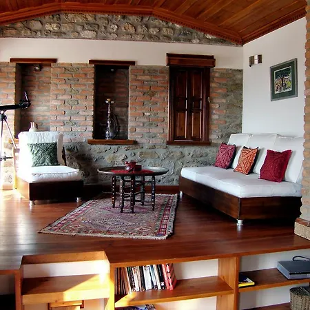 بيت للعطل Stone House
